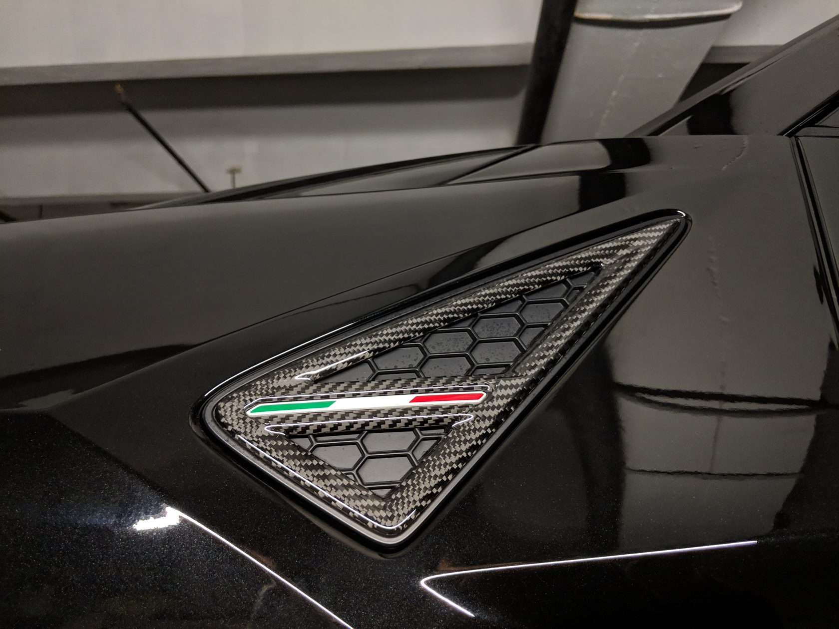 Check price and buy Сarbon Fiber Body kit set for Lamborghini Urus
