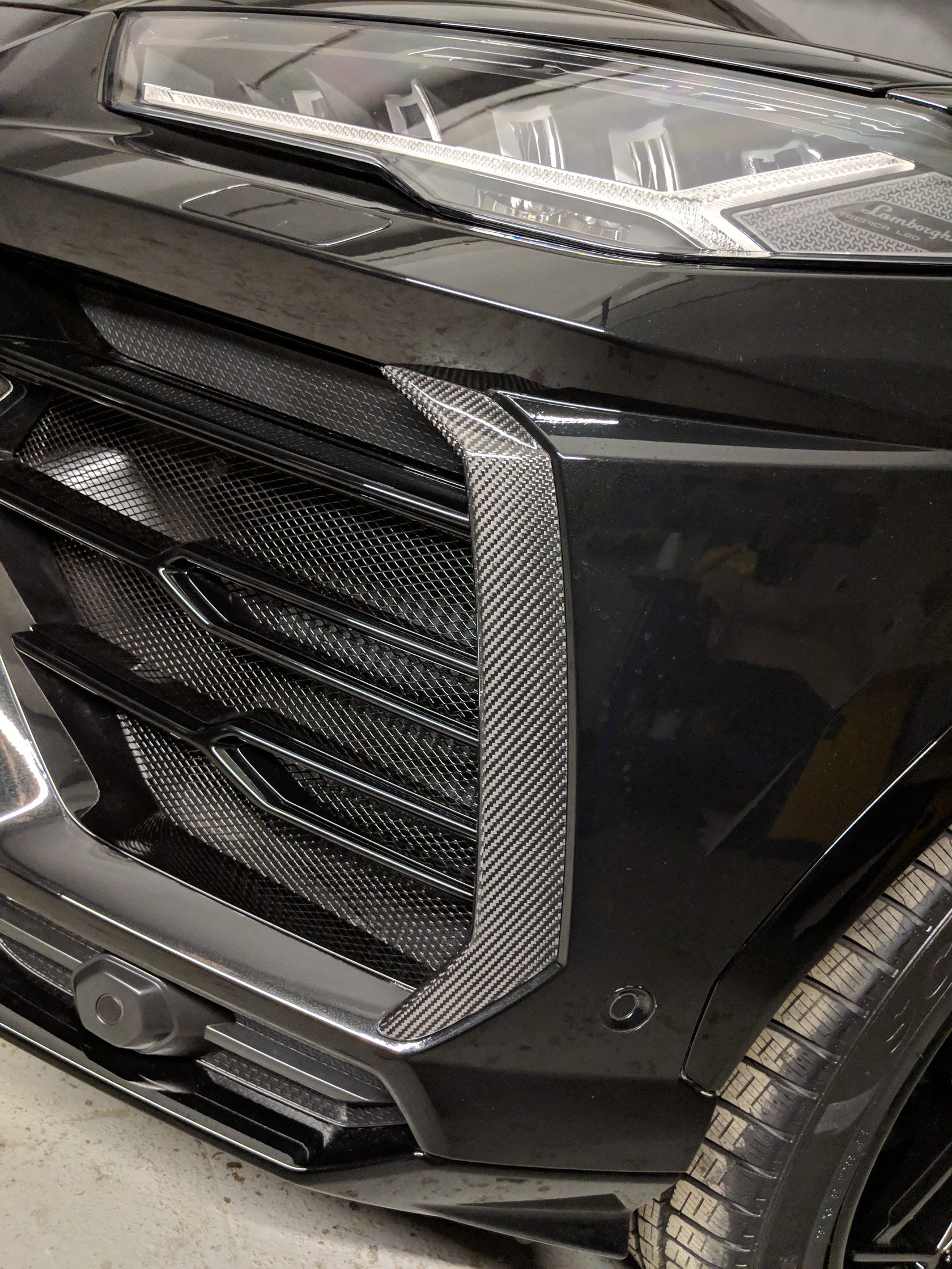 Check price and buy Сarbon Fiber Body kit set for Lamborghini Urus