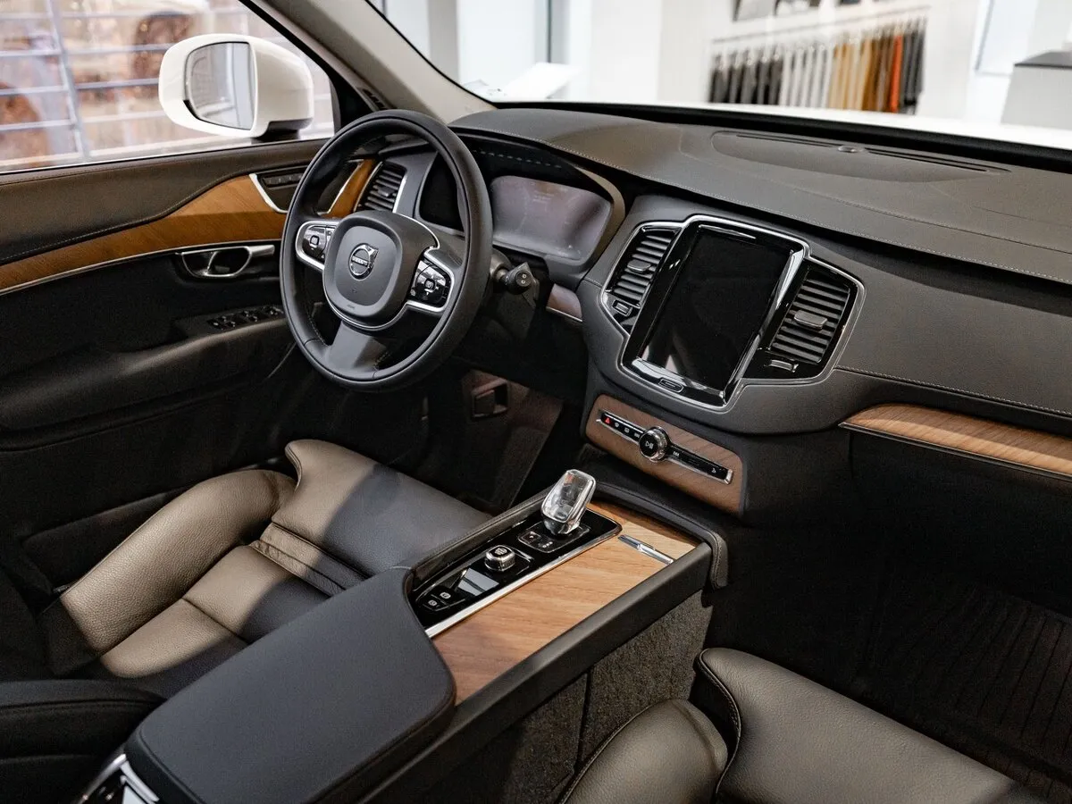 Check price and buy New Volvo XC90 Restyling For Sale