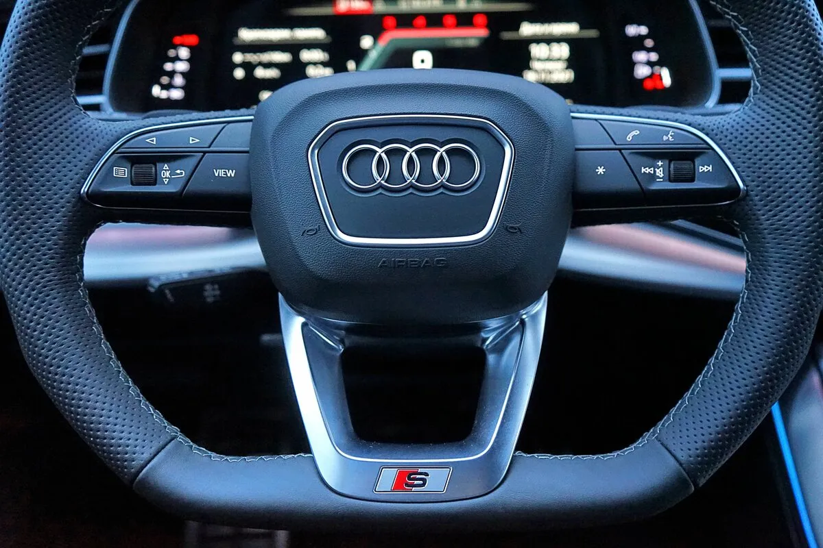Buy New Audi SQ8 (4M)