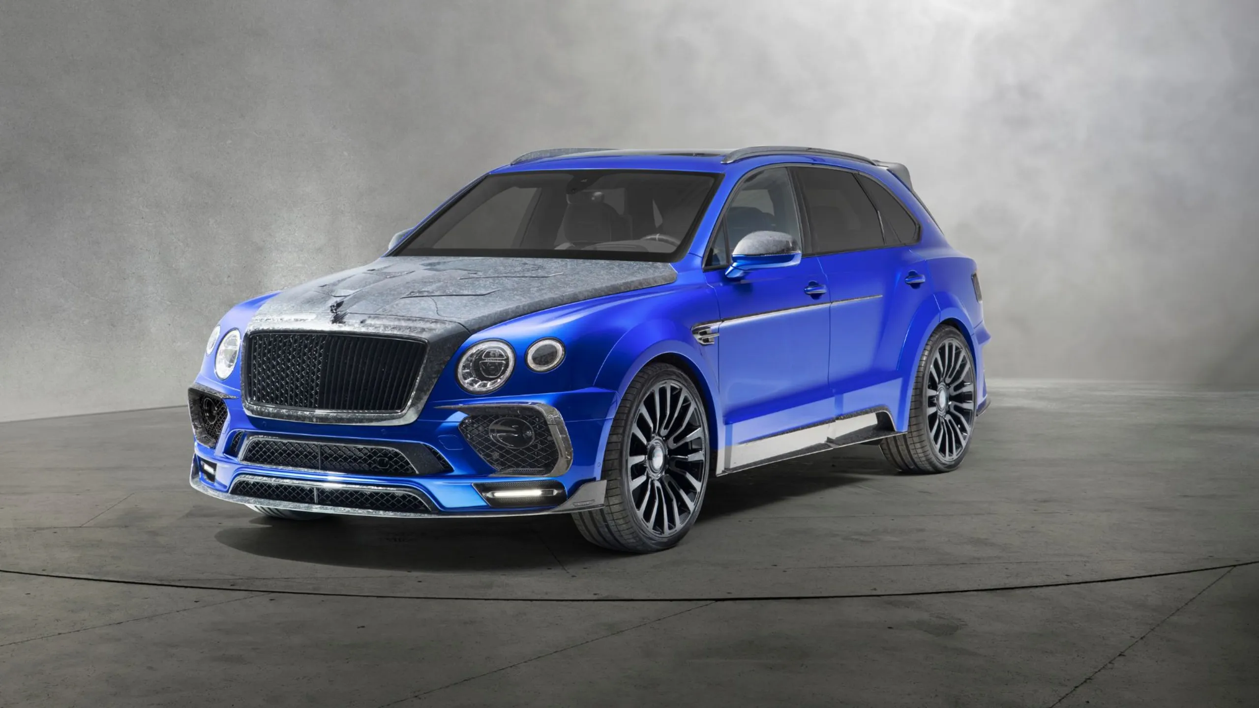 Mansory Bentley Bentayga Wide Body front three-quarter view