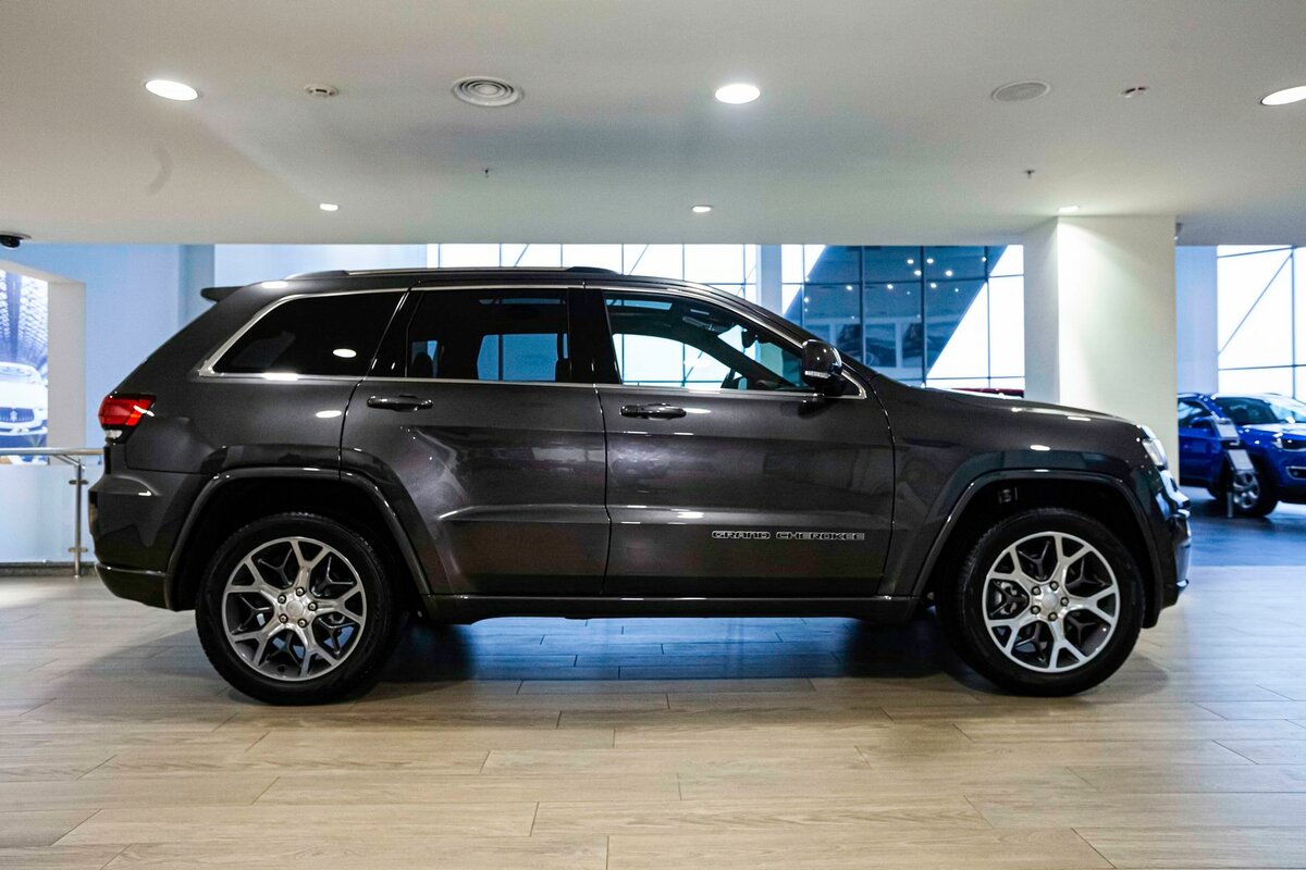 Check price and buy New Jeep Grand Cherokee (WK2) Restyling For Sale