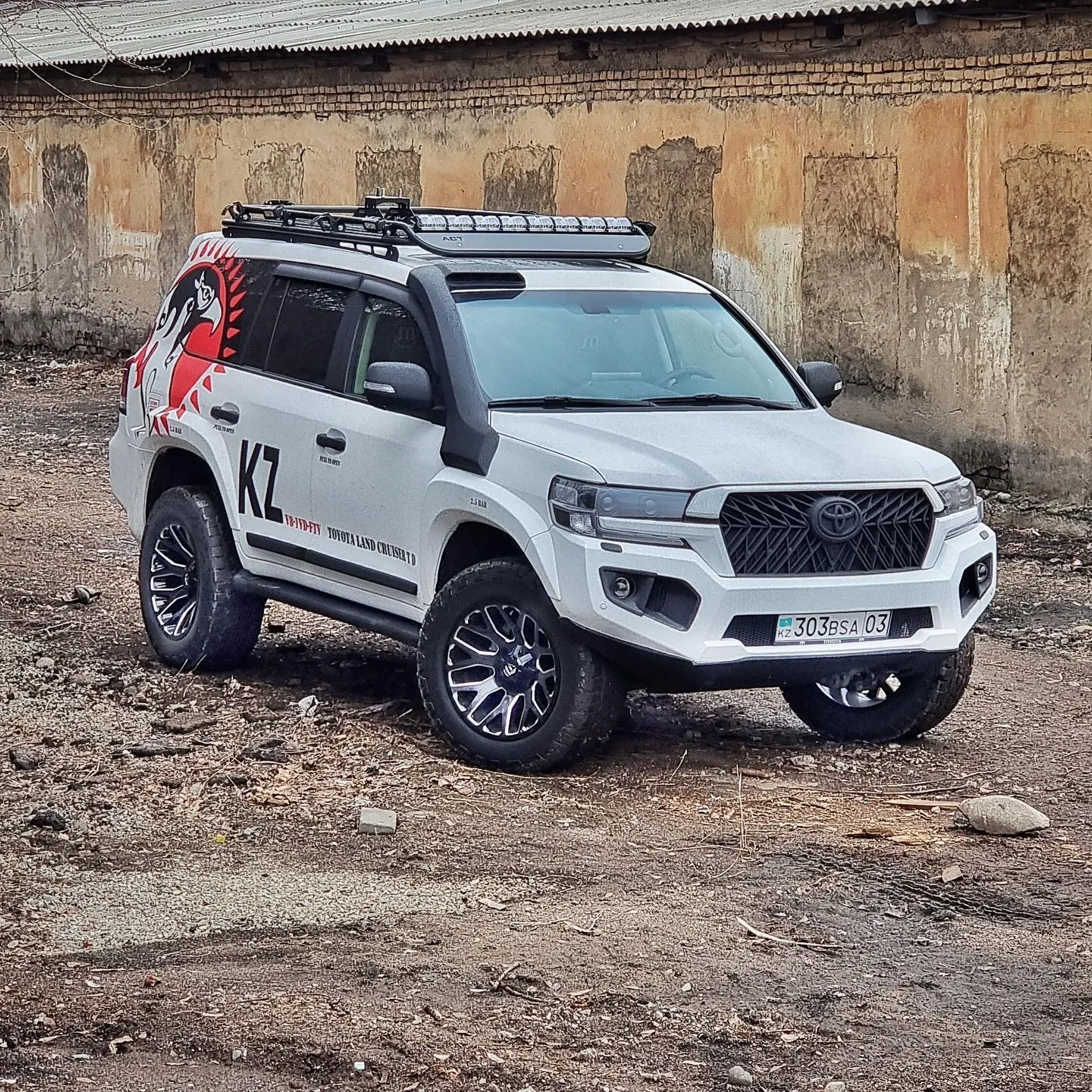 Check our price and buy Shikari body kit for Toyota Land Cruiser 200