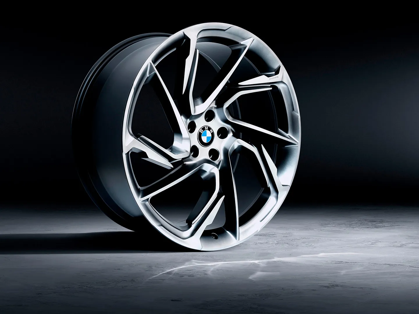 Khann KW B1 Silver — mounted on BMW X7