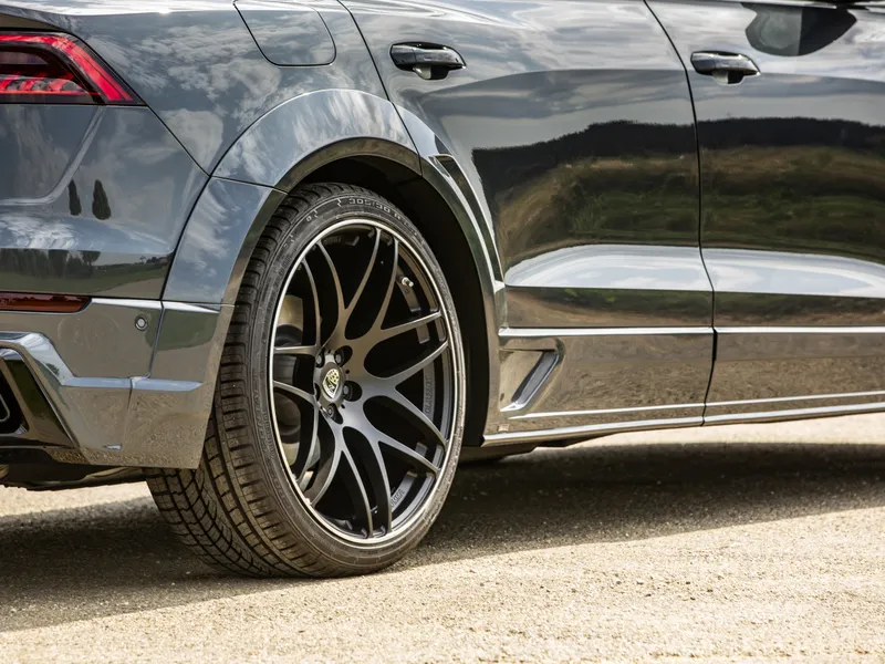 Check our price and buy Lumma CLR 8S body kit for Audi Q8