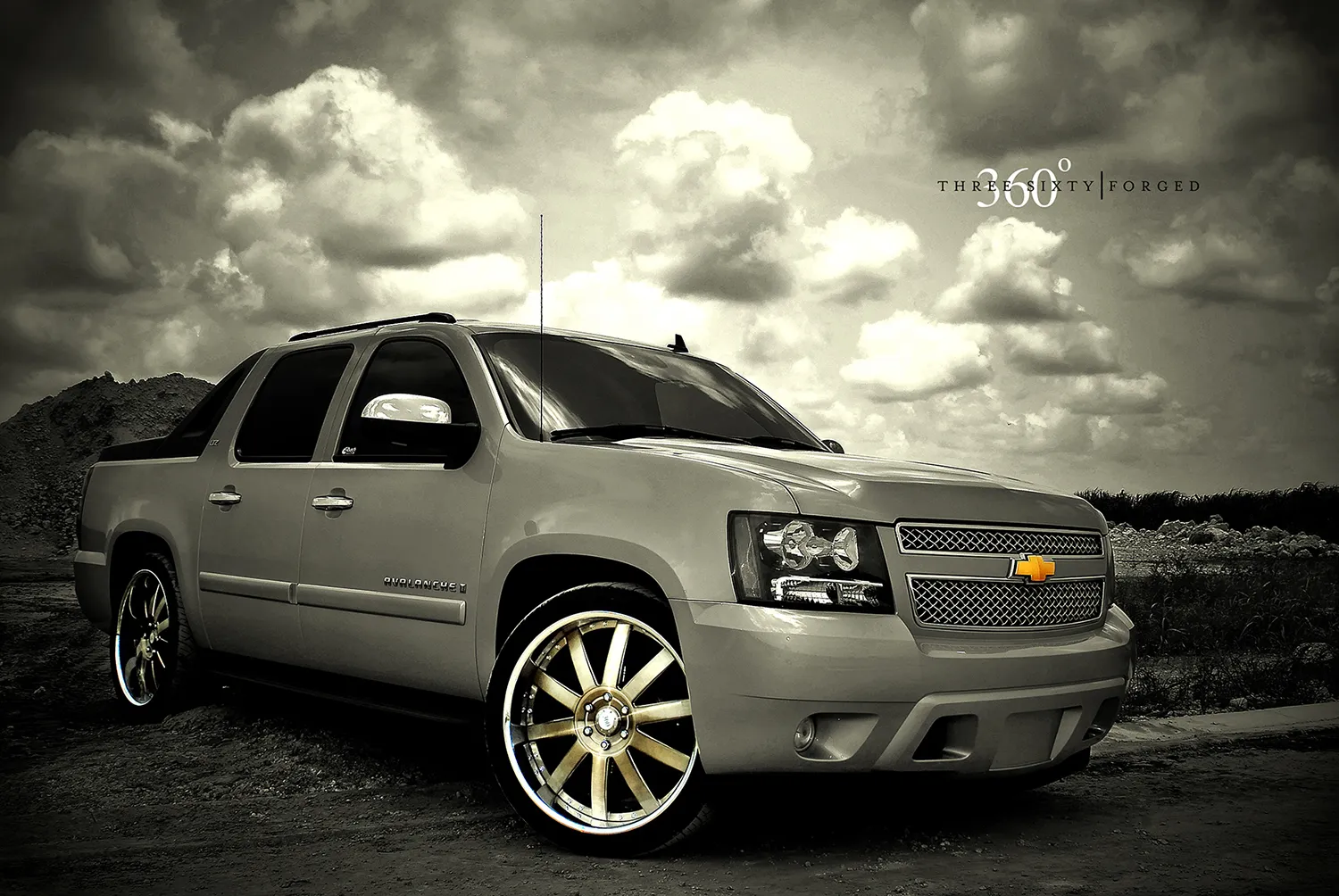 360 Forged Straight 10 on Chevrolet Avalanche — front view