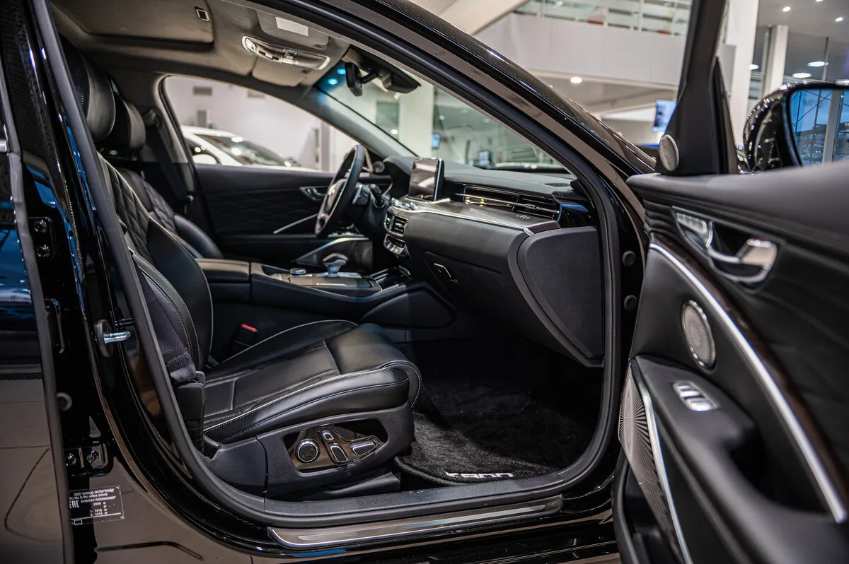 Check price and buy New Kia K900 For Sale