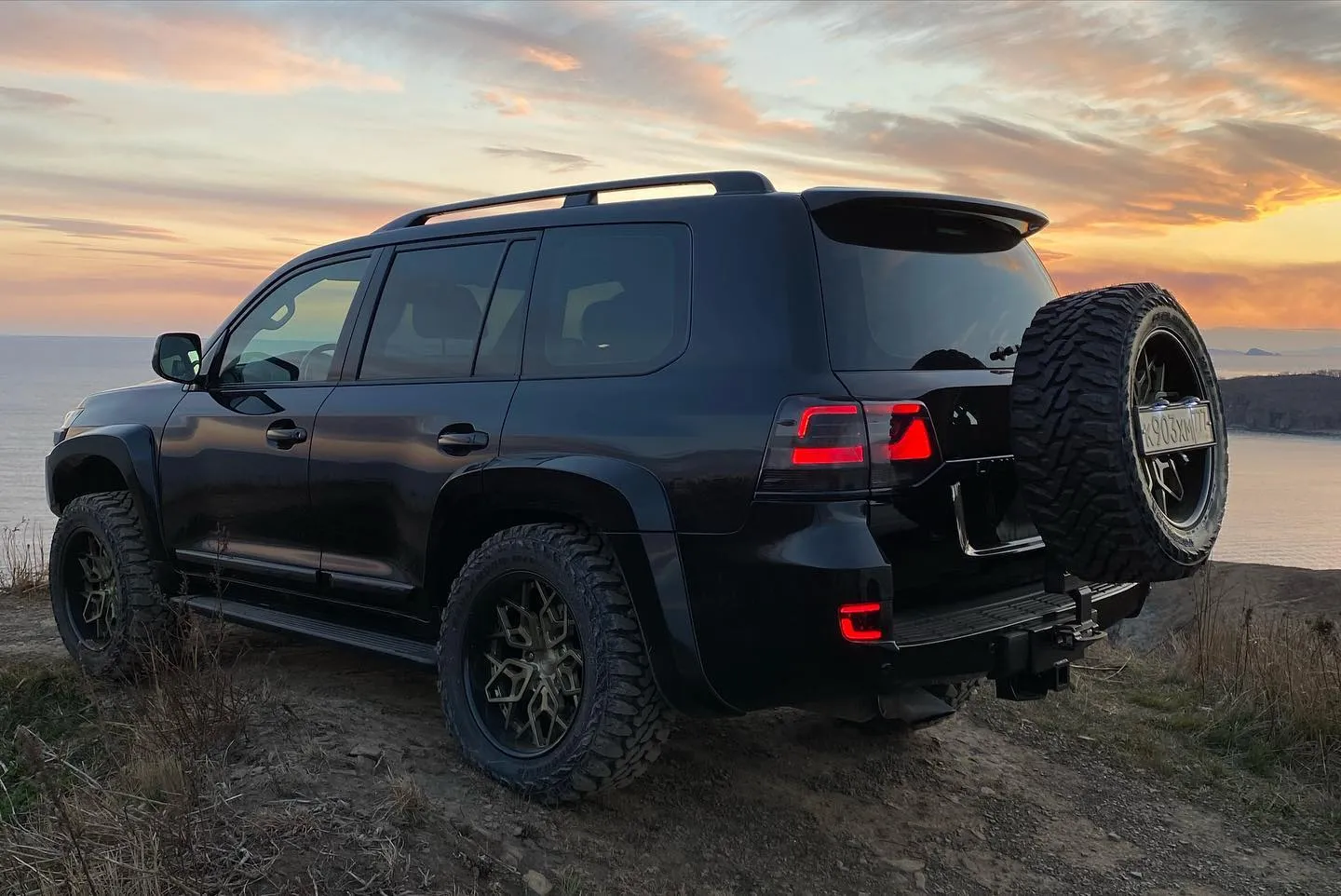 Check our price and buy Shikari body kit for Toyota Land Cruiser 200