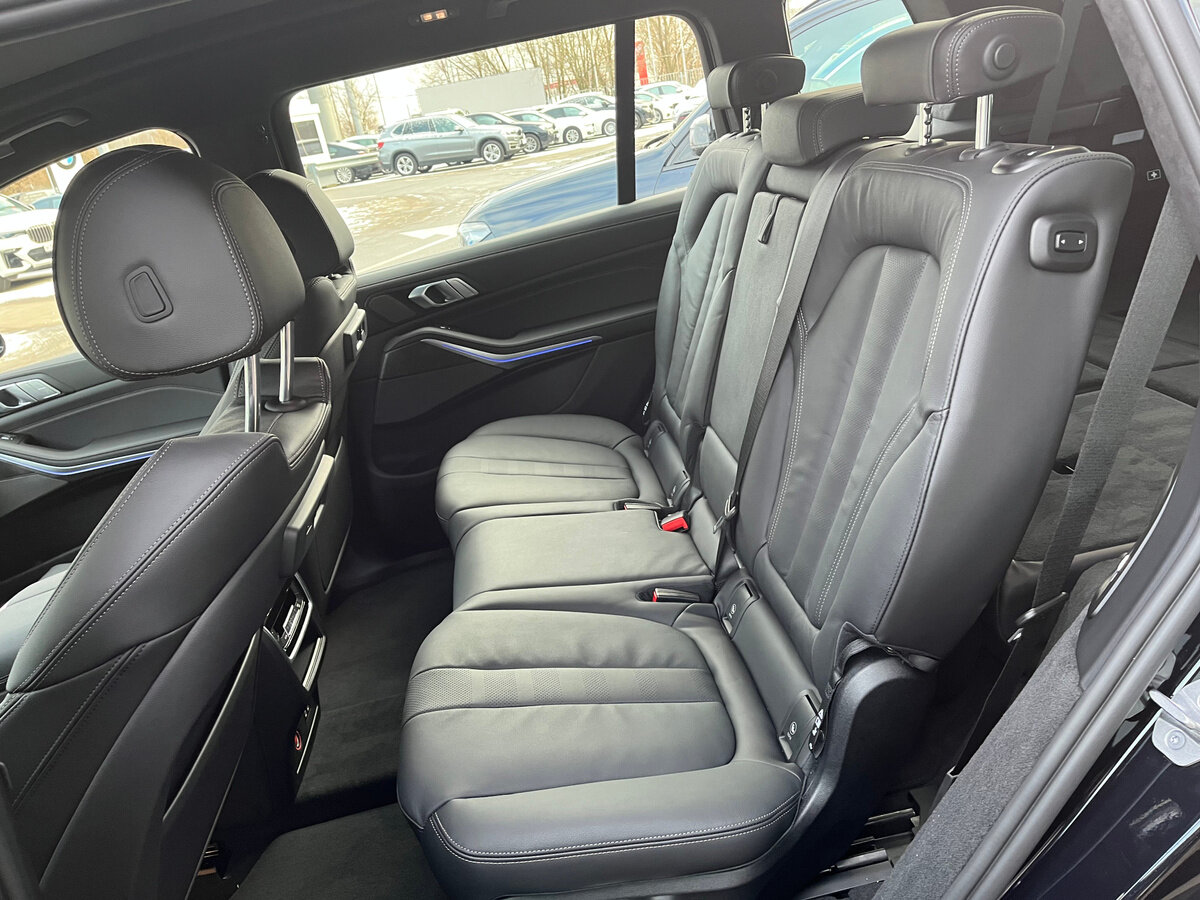 Check price and buy New BMW X7 40i (G07) For Sale