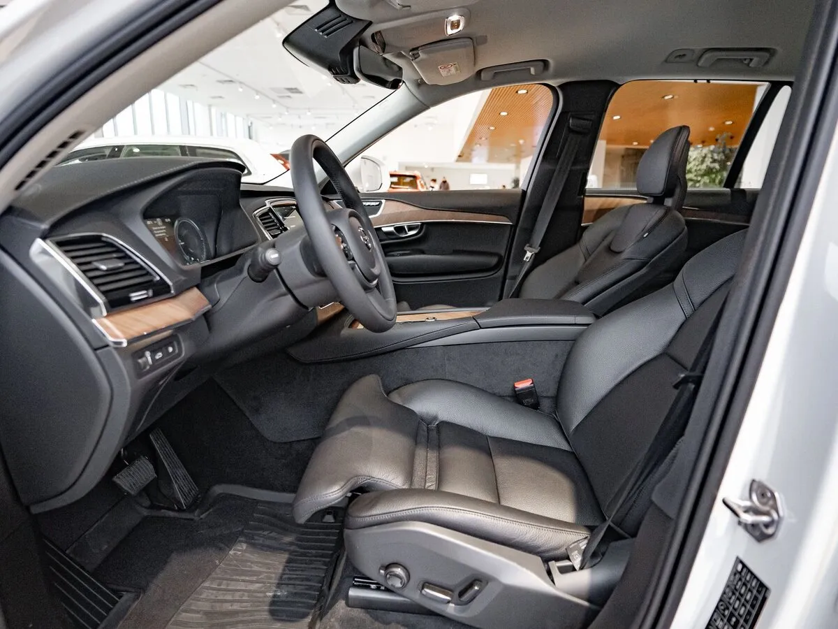 Check price and buy New Volvo XC90 Restyling For Sale