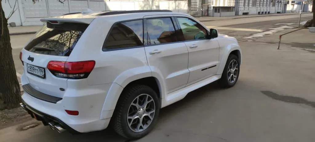 Check our price and buy a Renegade Design body kit for Jeep Grand Cherokee Trackhawk Tyrannos V3