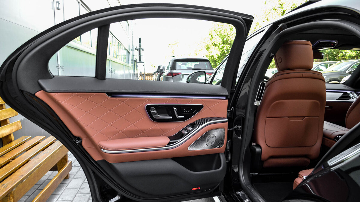 Check price and buy New Mercedes-Benz S-Class 350 d Long 4MATIC (W223) For Sale