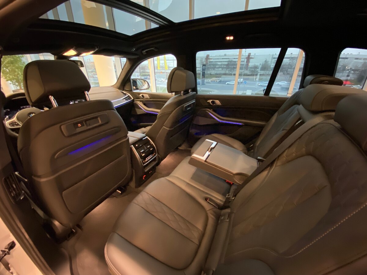Buy New BMW X7 40d (G07)